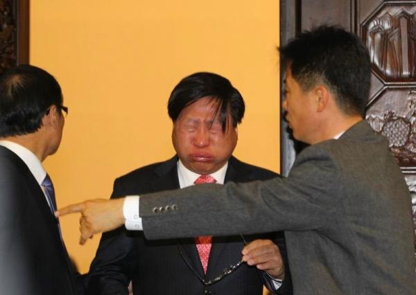 ����������Ա����ϯ̨�Ӵ��ᵯ��ͼ��